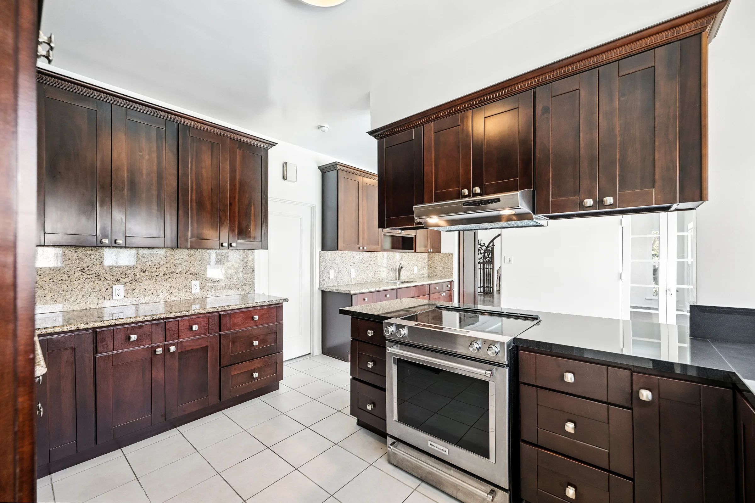 100 N Mansfield Ave - Kitchen
