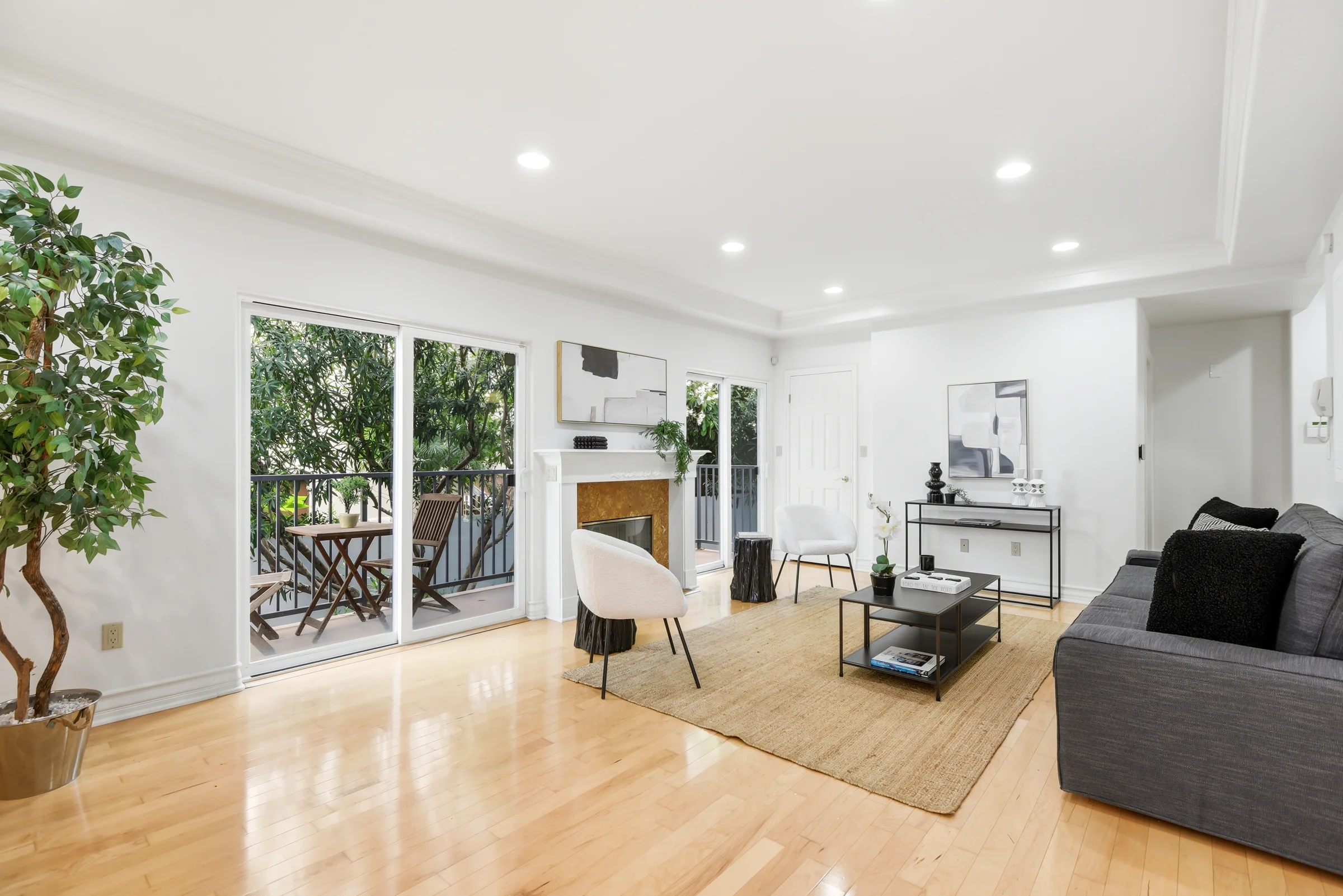 1712 S Barrington Ave #5