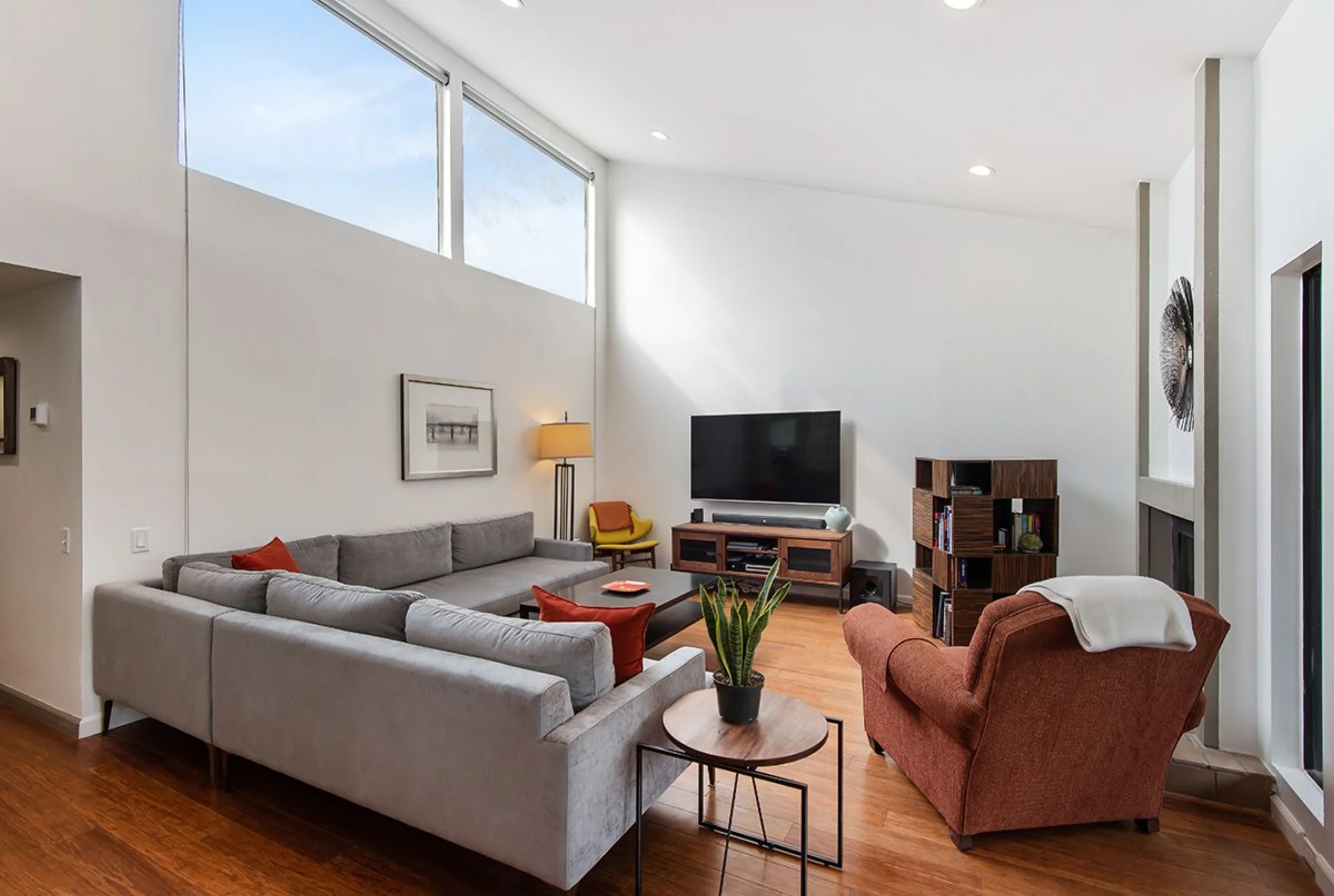 1887 GREENFIELD AVE #303