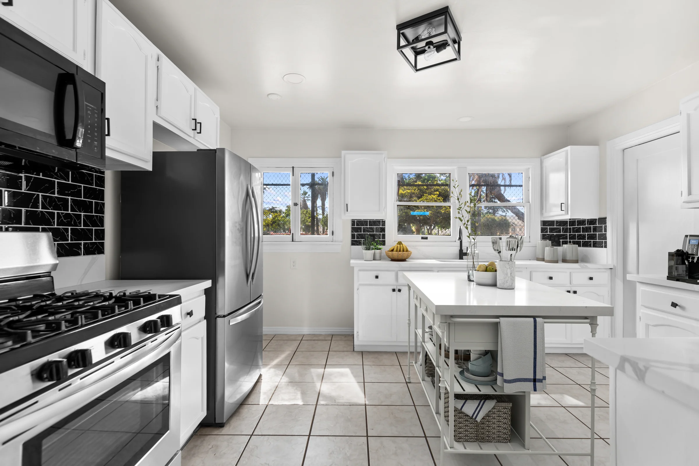 2406 3rd Ave - Photo 3